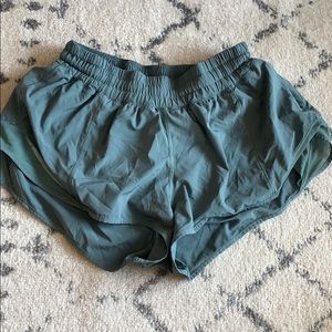 Lululemon Hotty Hot Shorts II 2.5